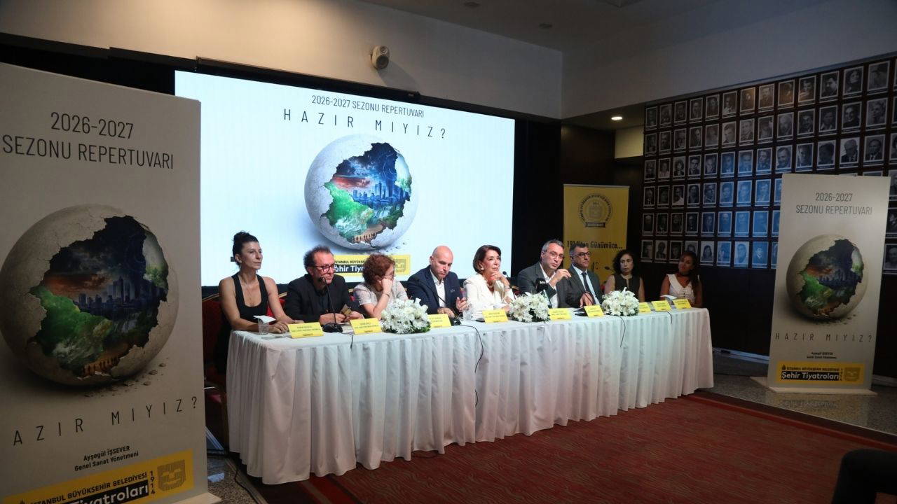 İstanbul Büyükşehir Belediyesi Şehir Tiyatroları, “Hazır mıyız?” temasının hâkim olduğu 2026-2027 repertuvarını Harbiye Muhsin Ertuğrul Sahnesi’nde düzenlediği bir basın toplantısıyla paylaştı.